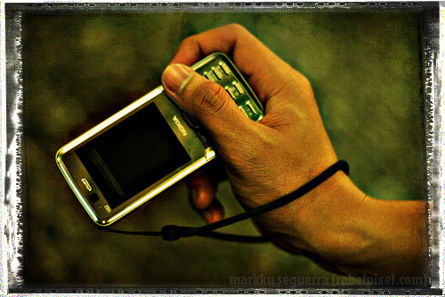 Nokia N82: What's wrong with the strap?