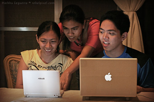 Asus Eee PC vs MacBook.
